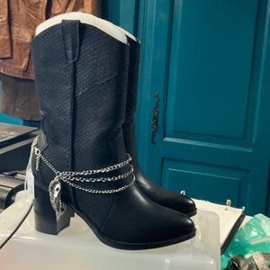 Mia Boots With Chains